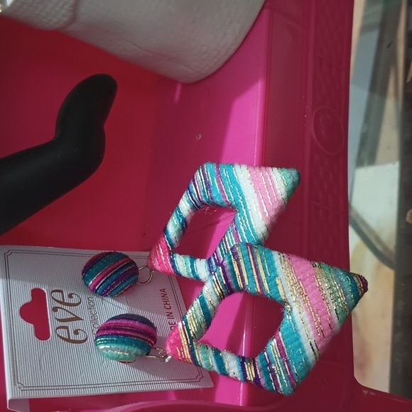 🆕 Fashion Eve Collection earrings - Picture 3 of 7